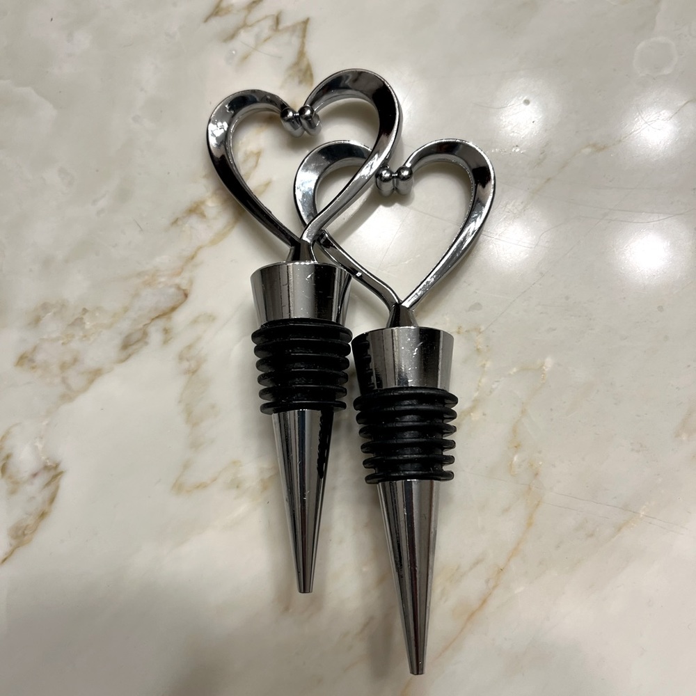 💕New Silver Heart Wine Stopper X2 💕